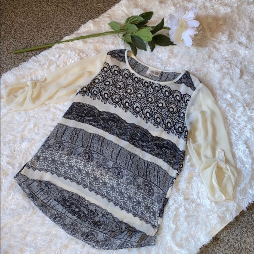Black & ivory lace print quarter sleeve tunic